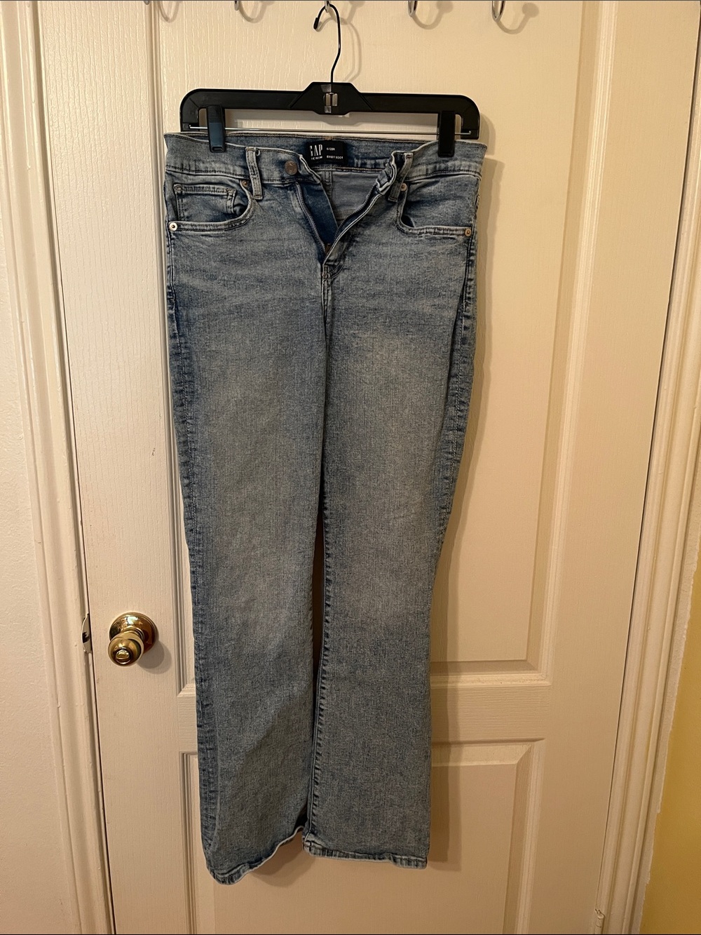 Light Wash Women's Jeans - Classic Straight Leg